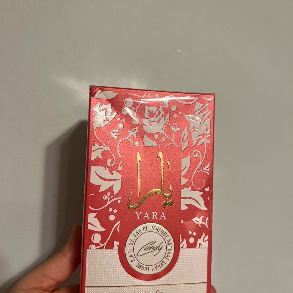 Yara Candy Eau de Parfum - Pink